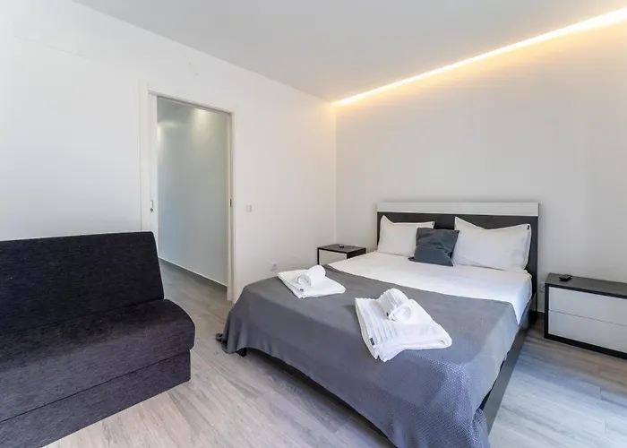 T1 Avenida Vieira Guimaraes * Nazaré